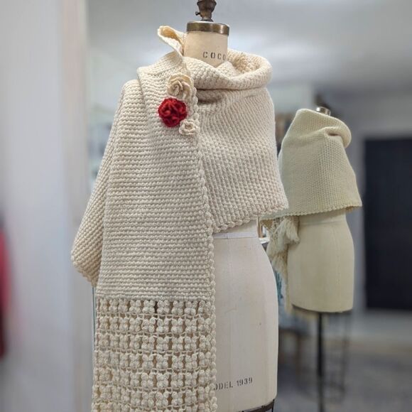 Hand knitted Merino Wool Shawl - Picture 2 of 6